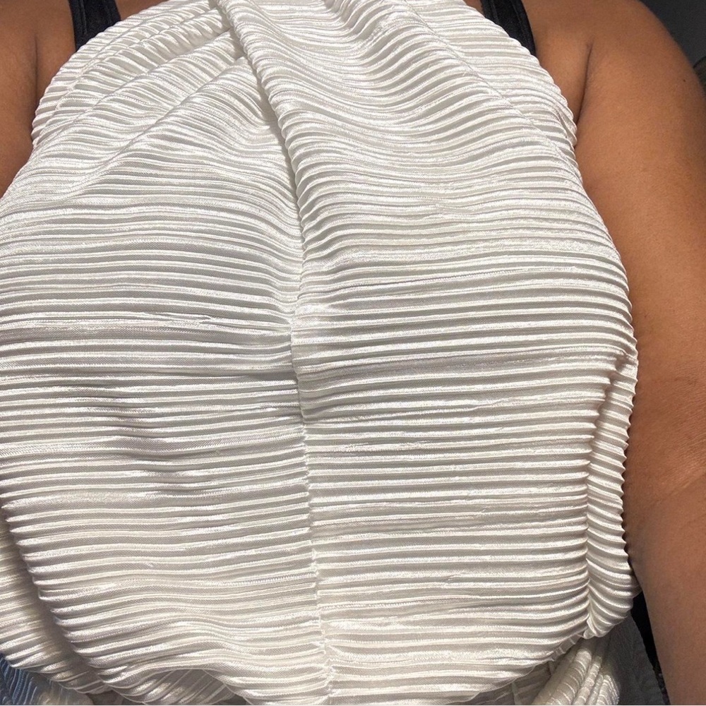 Boutique Elegant Cream Satin Ribbed Halter Jumpsuit - Picture 4 of 10